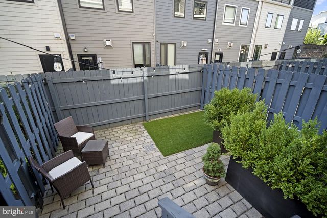 1216 CREASE ST, Philadelphia, PA 19125
