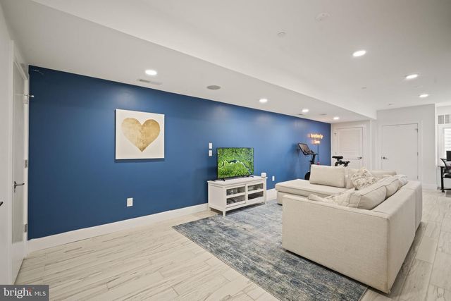 1216 CREASE ST, Philadelphia, PA 19125