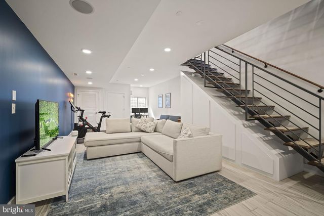 1216 CREASE ST, Philadelphia, PA 19125