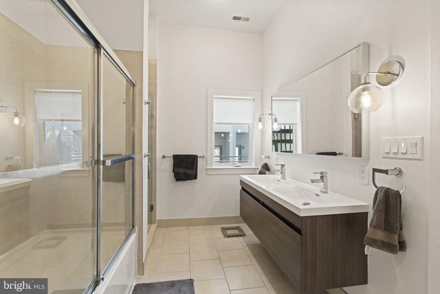 1216 CREASE ST, Philadelphia, PA 19125
