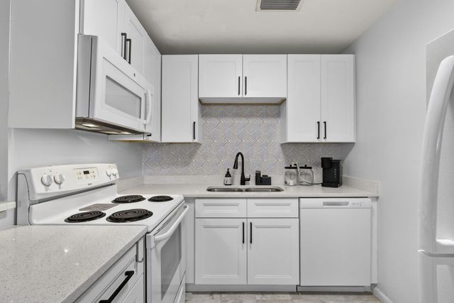 155 Windsor G, West Palm Beach, FL 33417