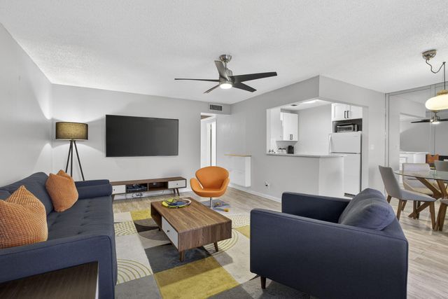 155 Windsor G, West Palm Beach, FL 33417