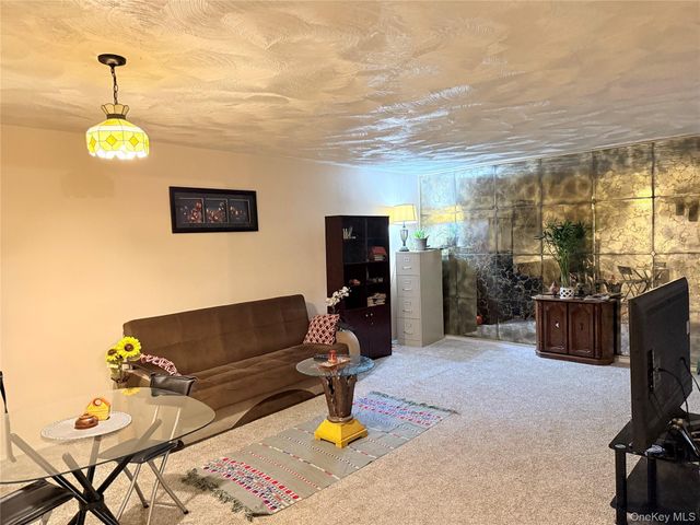 204-15 Foothill Avenue B44, Hollis, NY 11423