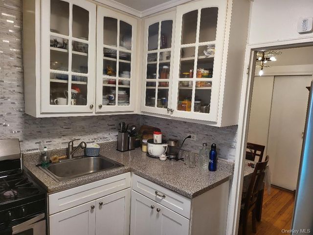 204-15 Foothill Avenue B44, Hollis, NY 11423
