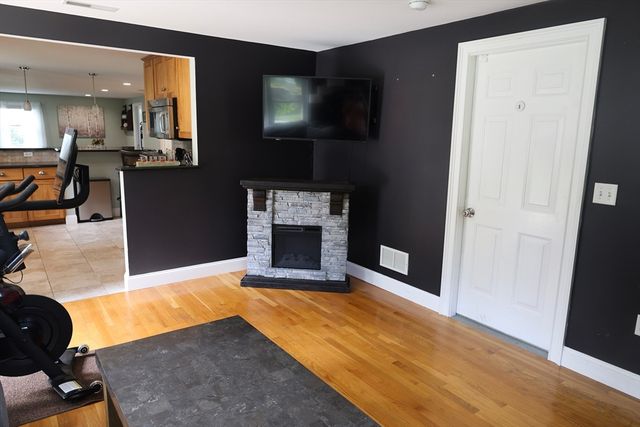 129 Burley St, Danvers, MA 01923