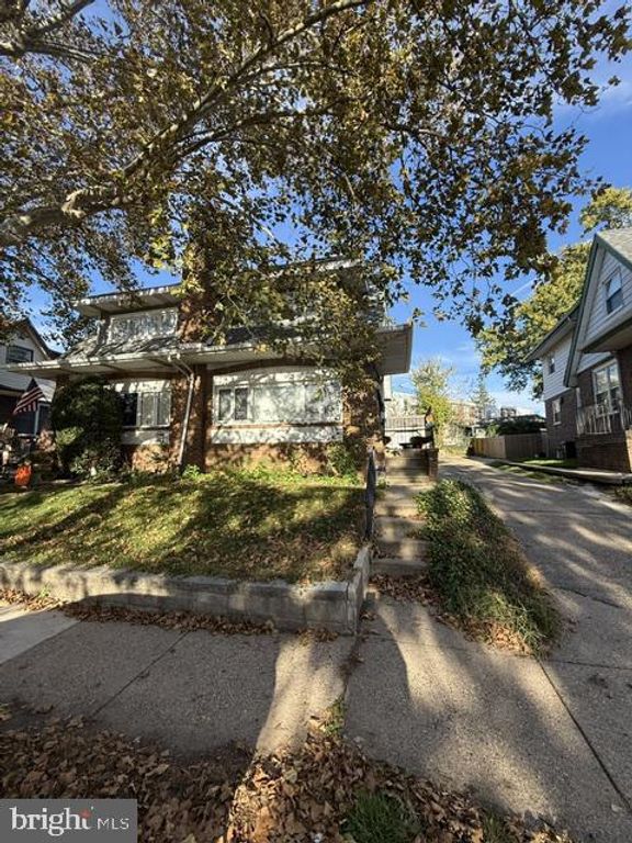 6827 MARTINS MILL RD, Philadelphia, PA 19111