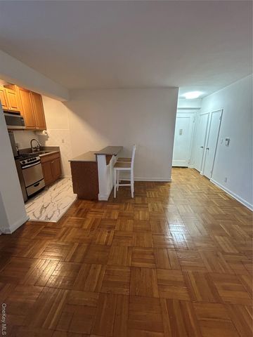 210 Pelham Road 5P, New Rochelle, NY 10805