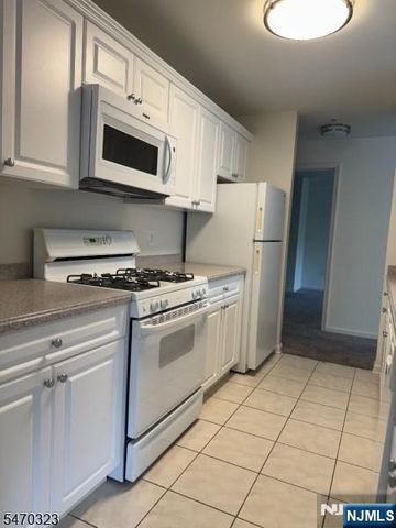 121 Courter Road 026, Franklin Lakes, NJ 07417