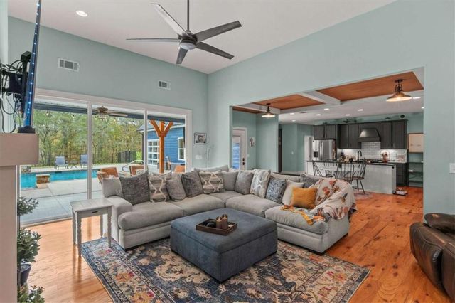 1233 Whooping Creek Road, Carrollton, GA 30116