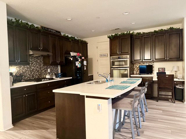 3934 E Willow Avenue, Visalia, CA 93292