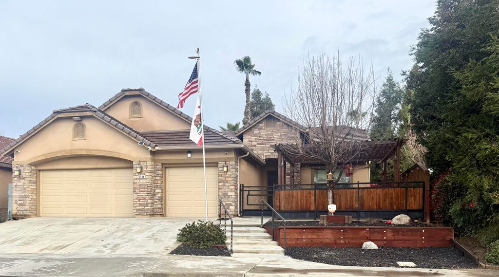 3934 E Willow Avenue, Visalia, CA 93292