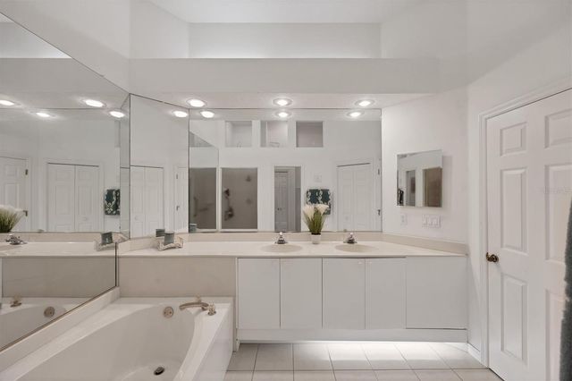 7621 WHITEBRIDGE GLEN, University Park, FL 34201