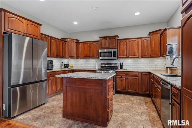 4800 LONGFELLOW Drive, Springfield, IL 62711