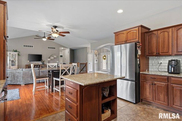 4800 LONGFELLOW Drive, Springfield, IL 62711