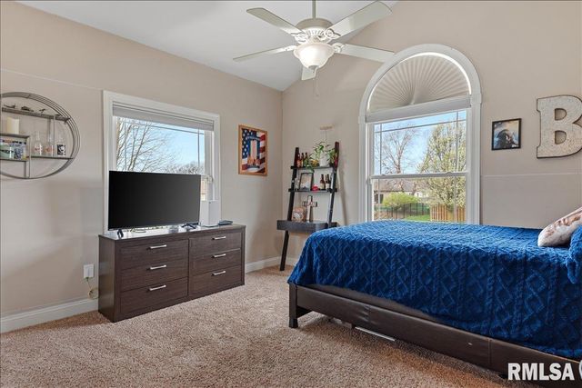 4800 LONGFELLOW Drive, Springfield, IL 62711