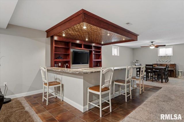 4800 LONGFELLOW Drive, Springfield, IL 62711