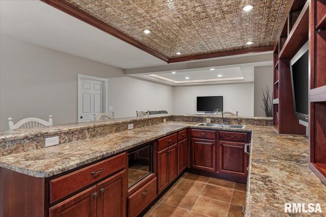 4800 LONGFELLOW Drive, Springfield, IL 62711