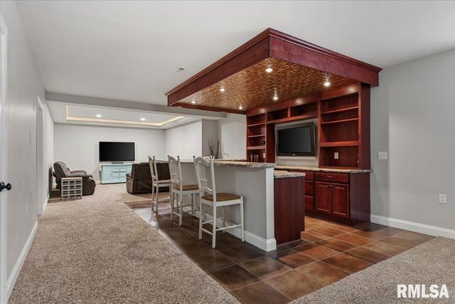 4800 LONGFELLOW Drive, Springfield, IL 62711