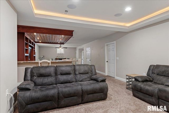 4800 LONGFELLOW Drive, Springfield, IL 62711