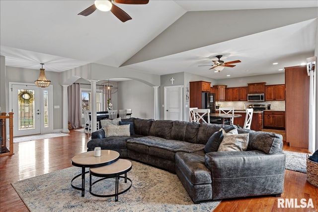 4800 LONGFELLOW Drive, Springfield, IL 62711