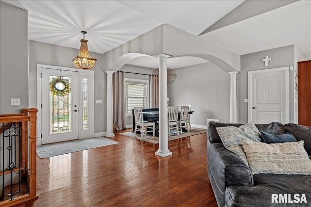 4800 LONGFELLOW Drive, Springfield, IL 62711