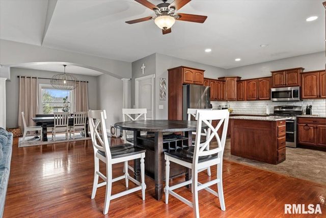 4800 LONGFELLOW Drive, Springfield, IL 62711