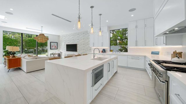 254 NE 4th Street, Boca Raton, FL 33432