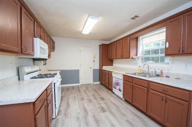 115 Oakview Trace, Fayetteville, GA 30215