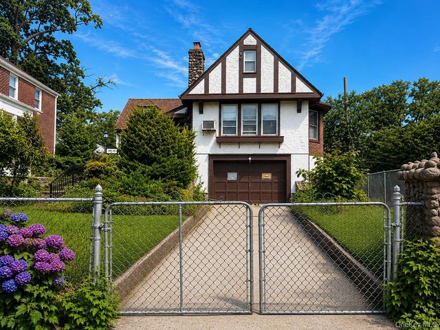 188-06 Soho Drive, Hollis, NY 11423