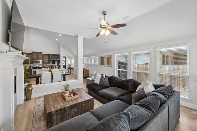 813 Lake Cove Drive, Little Elm, TX 75068