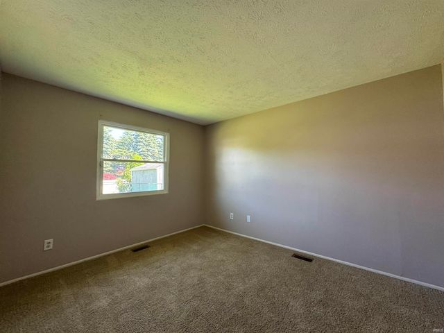 1957 Broadford Drive, South Bend, IN 46614