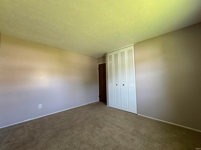1957 Broadford Drive, South Bend, IN 46614