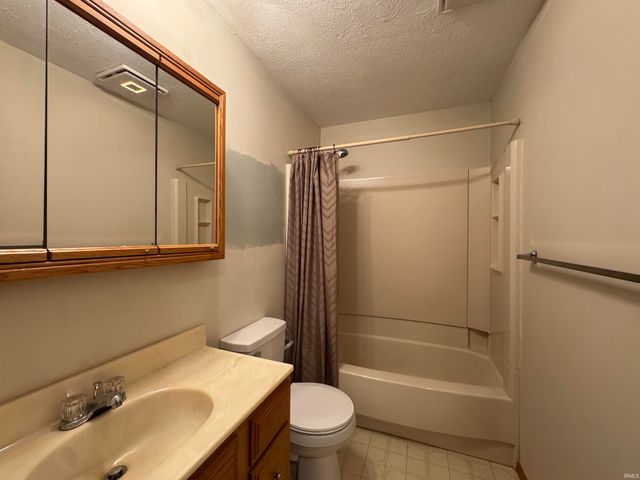 1957 Broadford Drive, South Bend, IN 46614