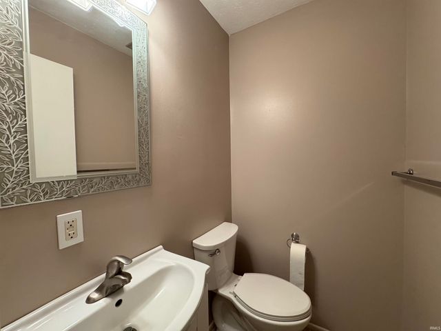 1957 Broadford Drive, South Bend, IN 46614