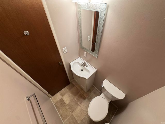 1957 Broadford Drive, South Bend, IN 46614