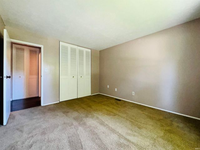 1957 Broadford Drive, South Bend, IN 46614