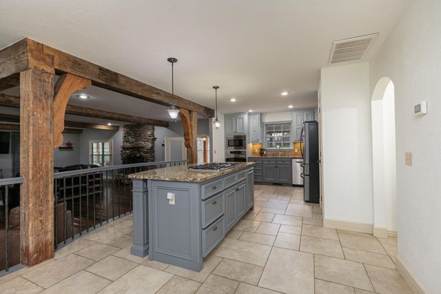 1202 W Glen Oaks Drive, Nixa, MO 65714