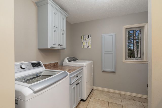 1202 W Glen Oaks Drive, Nixa, MO 65714