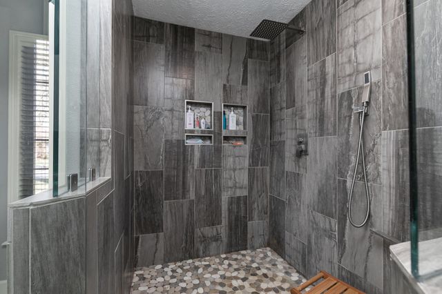 1202 W Glen Oaks Drive, Nixa, MO 65714