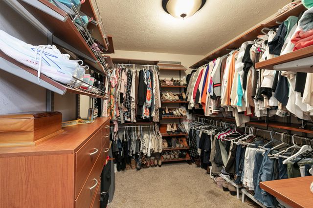 1202 W Glen Oaks Drive, Nixa, MO 65714