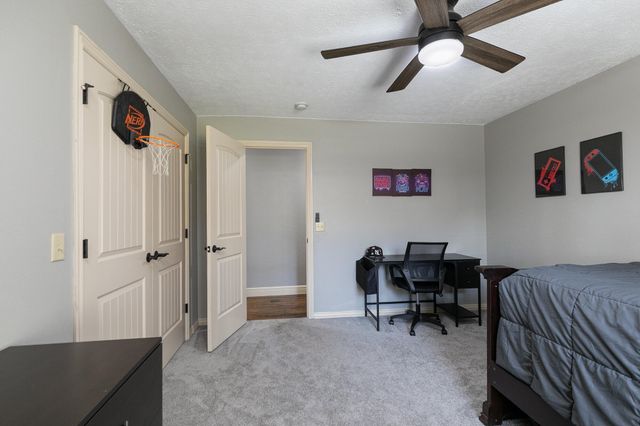 1202 W Glen Oaks Drive, Nixa, MO 65714