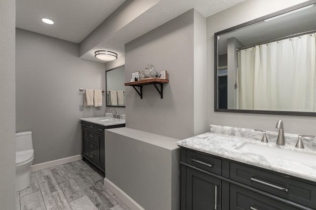 1202 W Glen Oaks Drive, Nixa, MO 65714