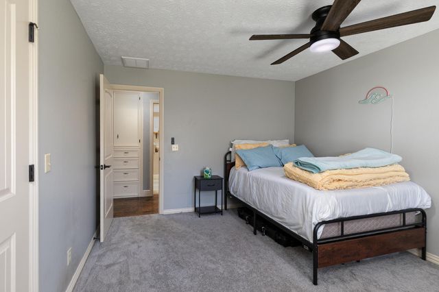 1202 W Glen Oaks Drive, Nixa, MO 65714