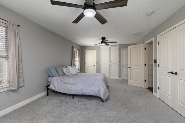 1202 W Glen Oaks Drive, Nixa, MO 65714