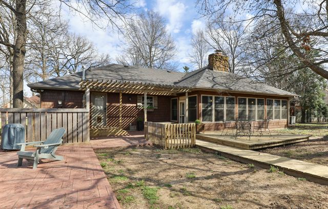 1202 W Glen Oaks Drive, Nixa, MO 65714