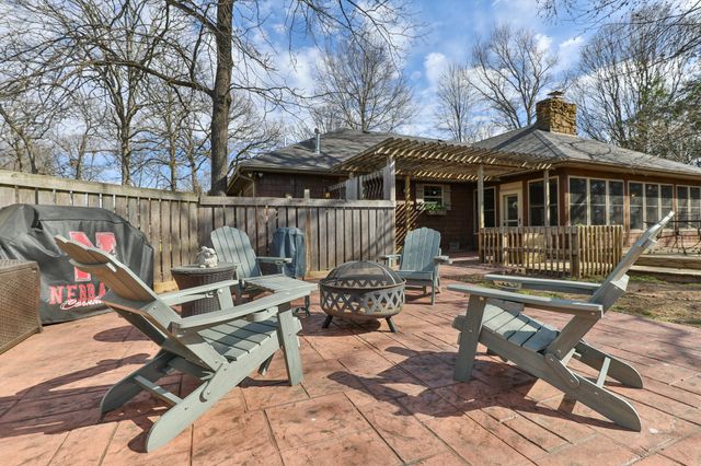 1202 W Glen Oaks Drive, Nixa, MO 65714