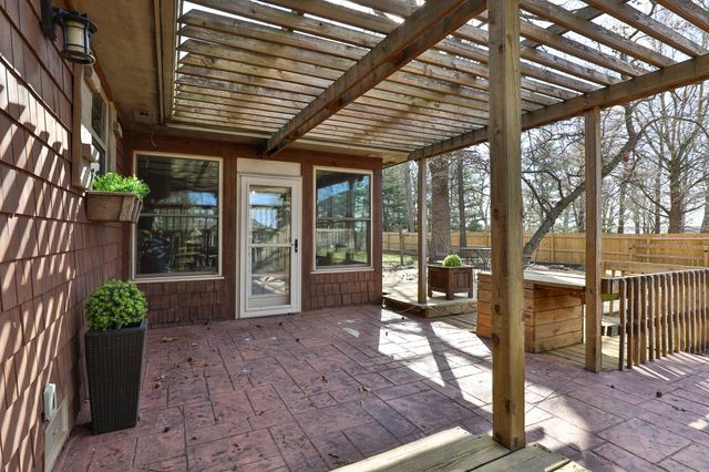 1202 W Glen Oaks Drive, Nixa, MO 65714