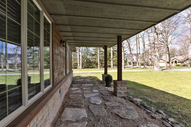 1202 W Glen Oaks Drive, Nixa, MO 65714