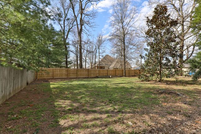 1202 W Glen Oaks Drive, Nixa, MO 65714