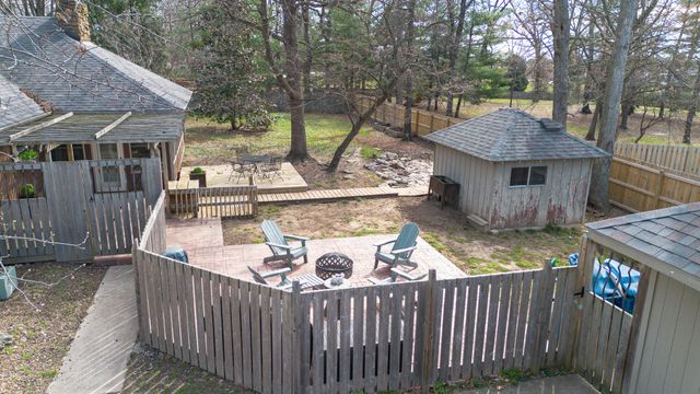 1202 W Glen Oaks Drive, Nixa, MO 65714